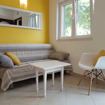 Angelus Apartment